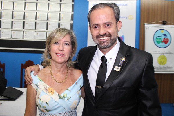 Rotary Club de Cceres elege  Rosane Michelis  presidncia