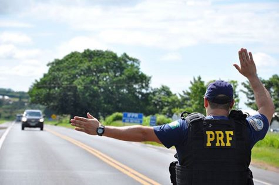 PRF inicia Operao Tiradentes com reforo de policiamento nas rodovias federais durante o feriado