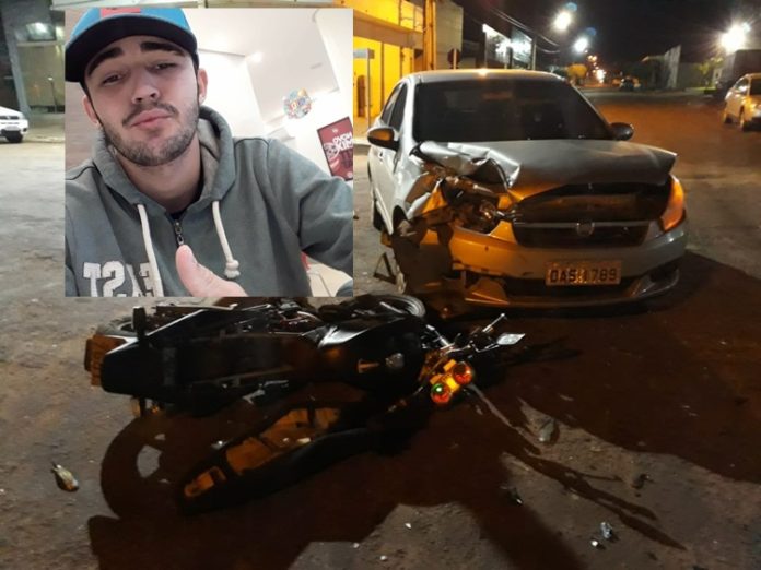 Jovem morre ao ter motoca  colhida por carro na esquina