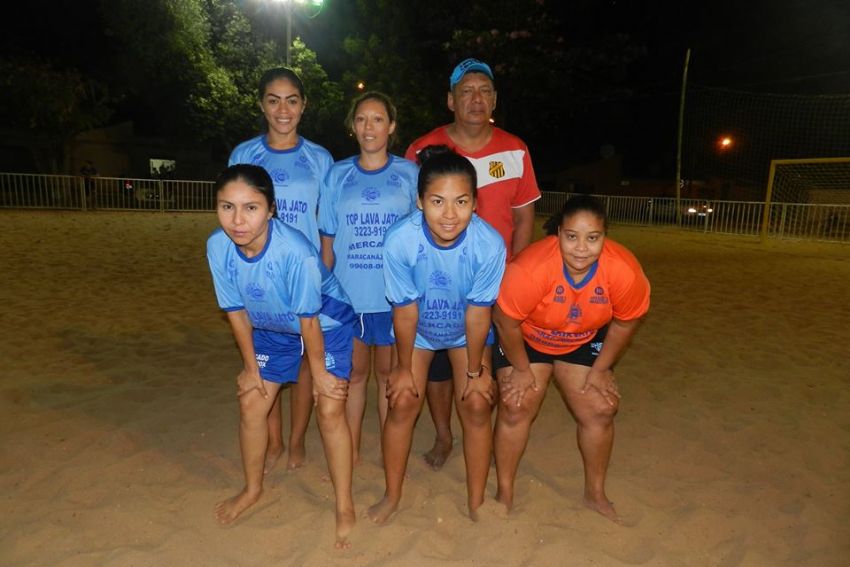 Fnix venceu a primeira no  campeonato de beach-soccer