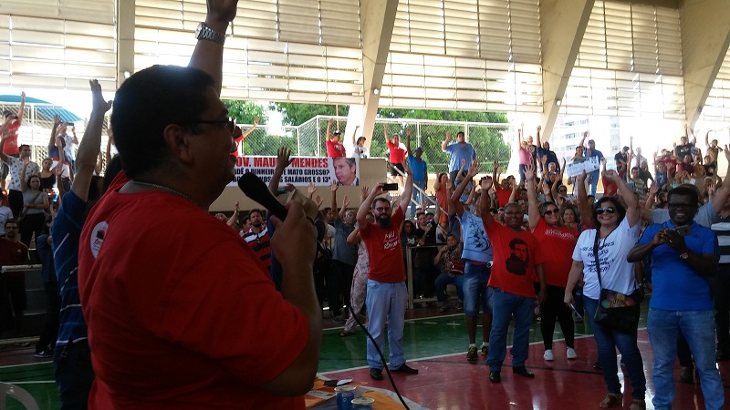 Assembleia geral delibera pela construo  da greve na rede estadual de educao