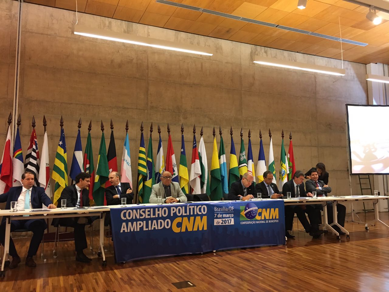 AMM e prefeitos participam de debate  sobre a pauta municipalista para 2017
