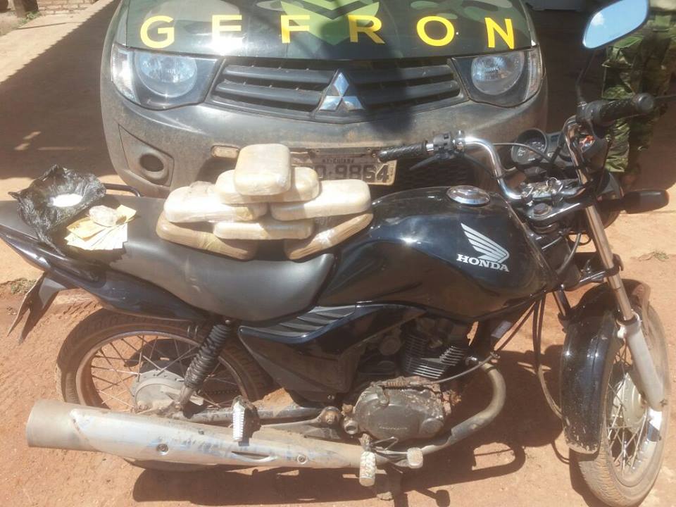 Gefron apreende 07 tabletes de droga com dupla de motociclista na fronteira