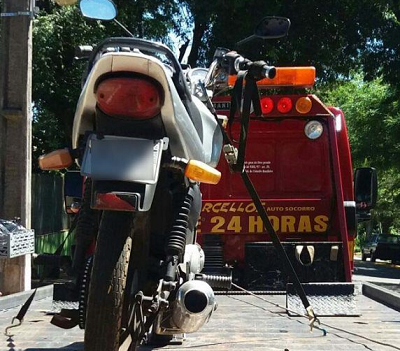 PM aborda pr-adolescente em Cceres pilotando moto furtada