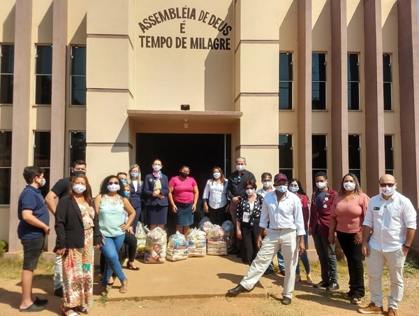 Clubes de Rotary e parceiros entregam cestas  básicas durante visita da governadora Brígida