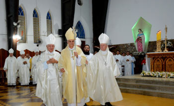 Diocese de So Luiz de Cceres faz festa para receber o Bispo Dom Jacy
