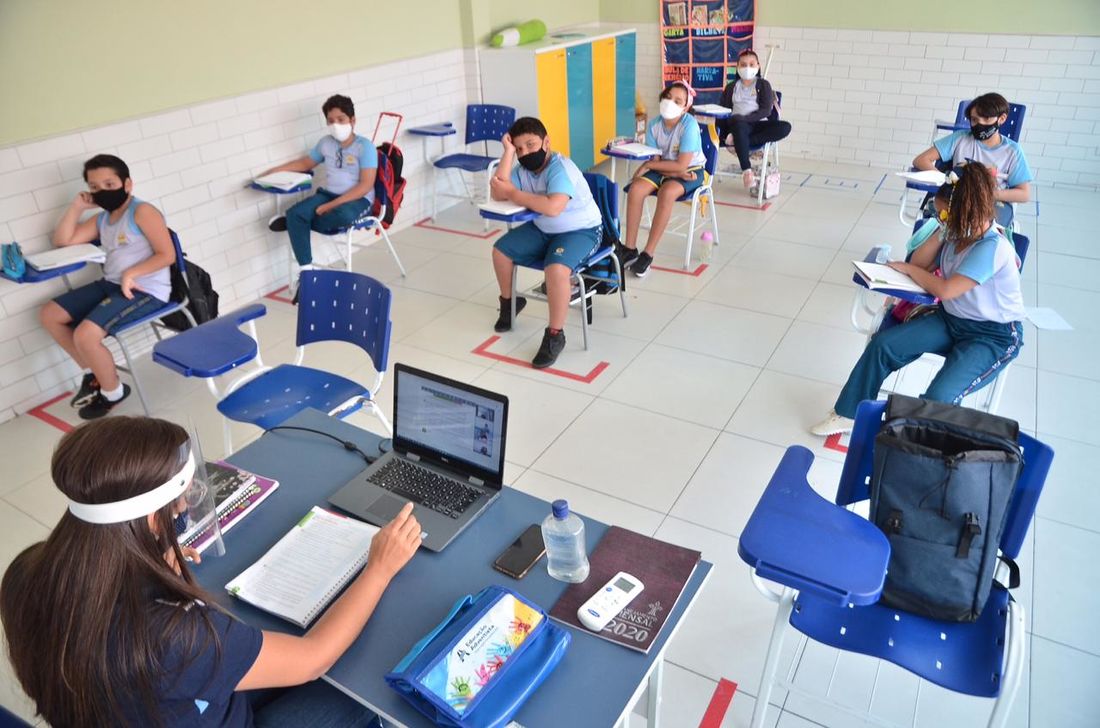 Novo decreto autoriza retorno das aulas presenciais para   escolas particulares, ensino superior e p