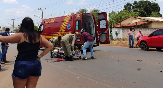 Dois homens ficam feridos em coliso  entre moto e bicicleta na Tancredo Neves