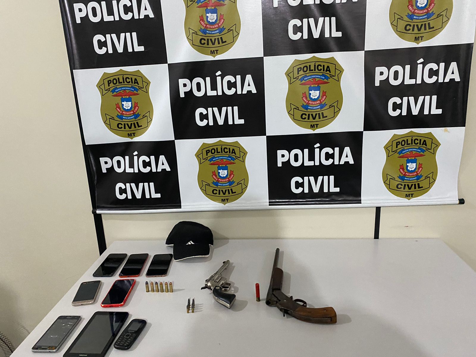 Polcia Civil prende 3 em posse de armas e motocicleta roubada